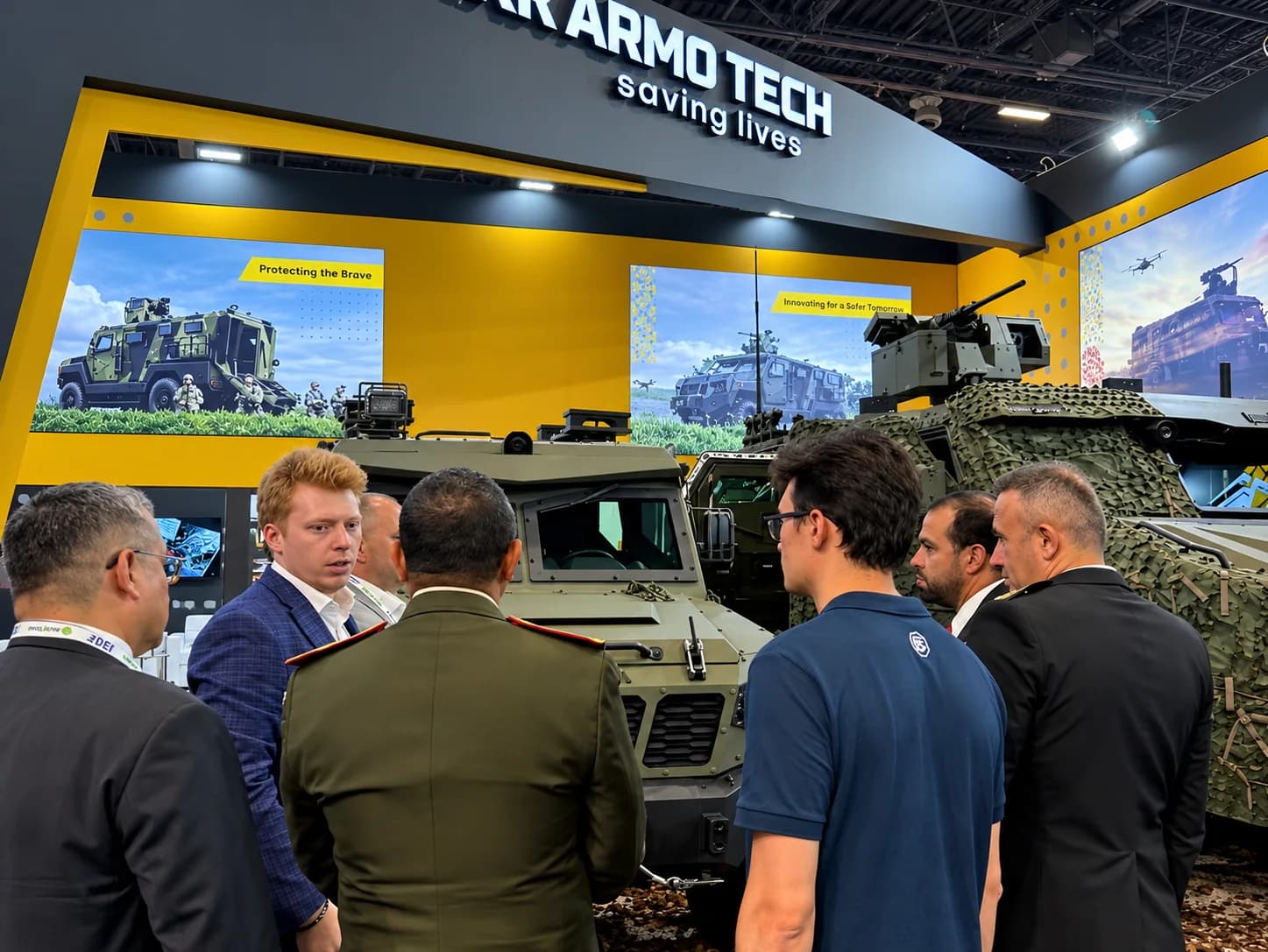 Бронетехніка біля стенда UKR ARMO TECH
