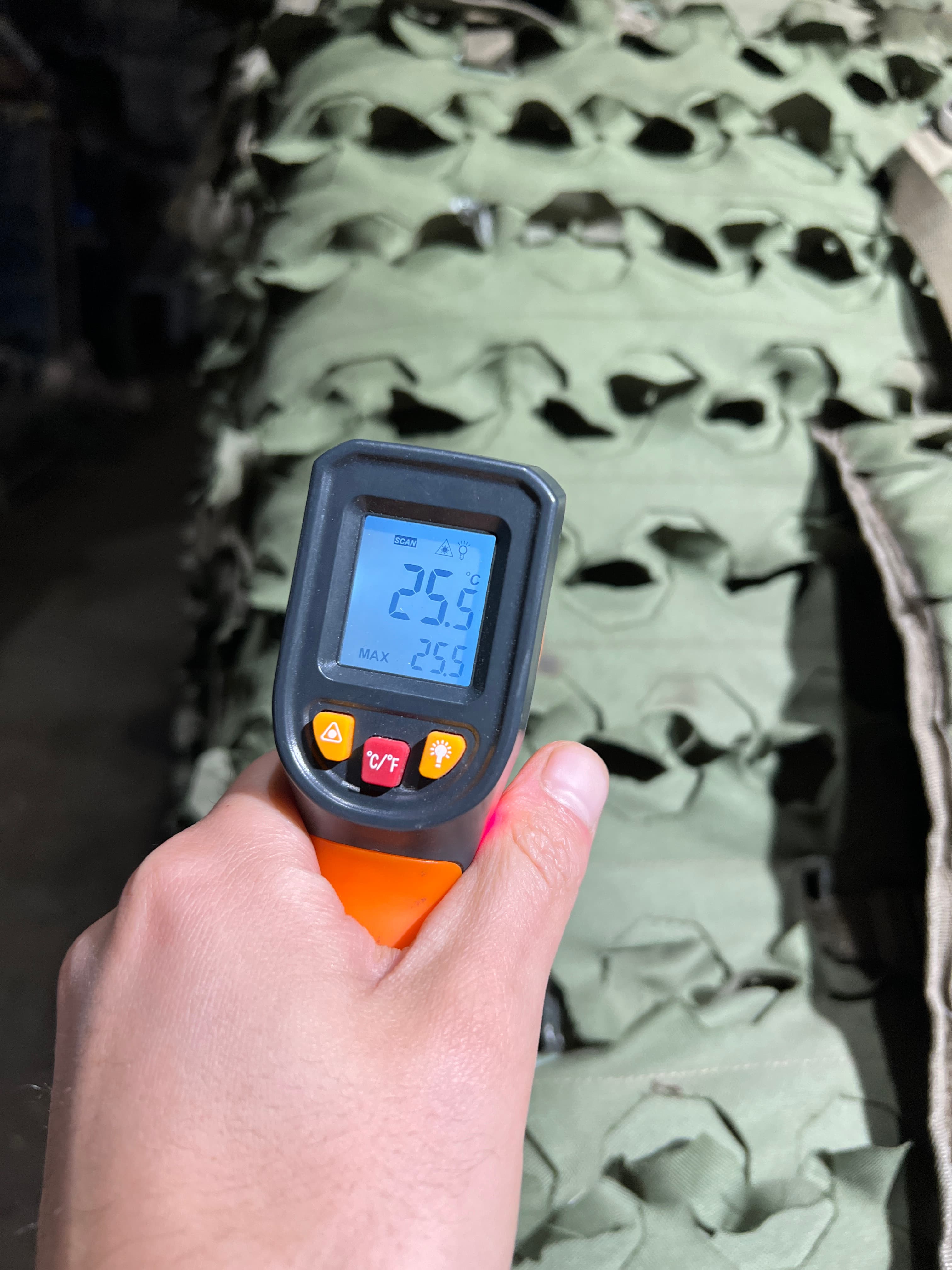 Вимірювання температури поверхні маскувального покриття: 25,5 °C